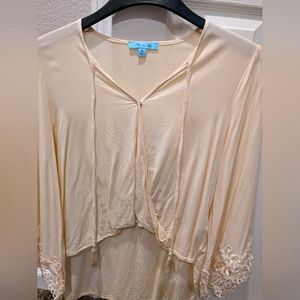 She + Sky beige high low top sz. S with lace sleeves